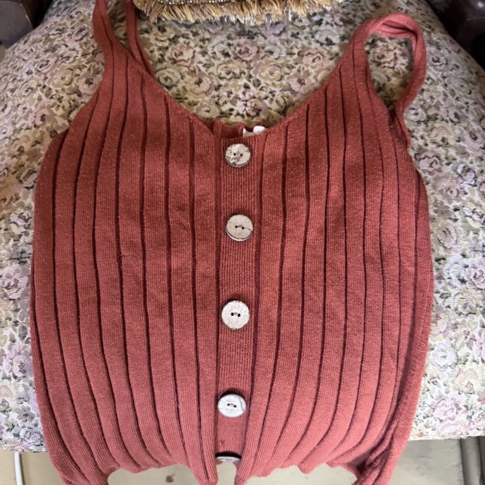 Sleeveless Ribbed Button-Front Tank in Rust - Picture 1 of 4
